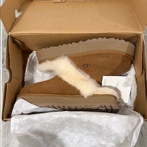 UGG Disquette Slippers Women in Chestnut NWT